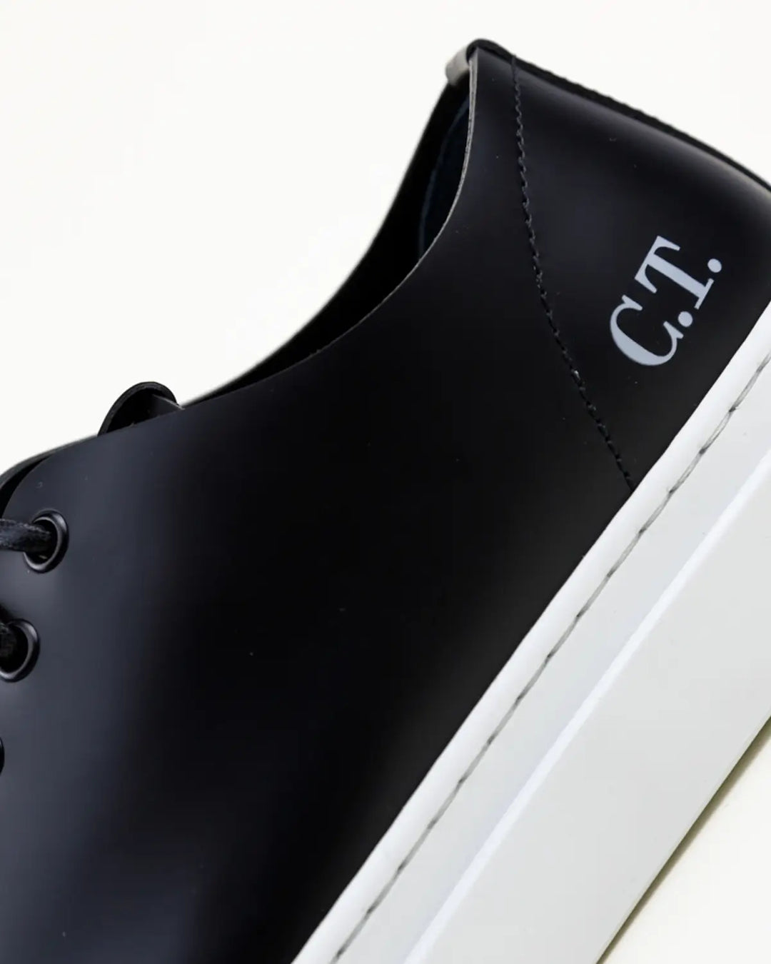 SNEAKERS OMERO ELEGANTE IN PELLE NERA