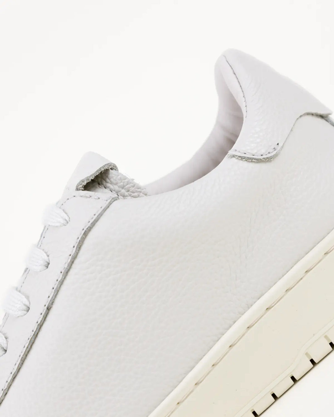 SNEAKERS GINA TOMAIA PELLE CON FINISSIMA GRANA DI COLORE LATTE